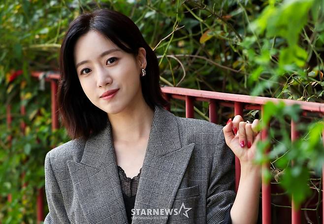 (서울=뉴스1) 김진환 기자 = 걸그룹 티아라의 멤버이자 배우 함은정이 서울 종로구 트레이드아크 갤러리에서 뉴스1과 인터뷰를 앞두고 포즈를 취하고 있다. 2025.9.20/뉴스1 Copyright (C) 뉴스1. All rights reserved. 무단 전재 및 재배포, AI학습 이용 금지. /사진=(서울=뉴스1) 김진환 기자