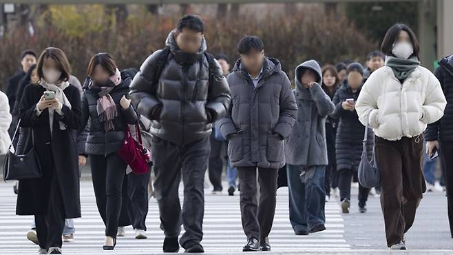 국가데이터처에 따르면 지난해 전체 연령대 가구 중 자산이 감소한 것은 30대가 유일했다.[사진｜뉴시스]