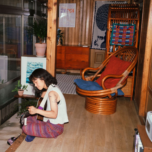 안지원의 미니앨범(EP) <아마추어의 집> 표지. /안지원