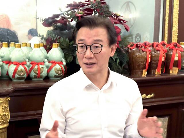 전재수 해양수산부 장관이 7일(현지 시간) 미국 뉴욕에서 열린 특파원 간담회에서 발언하고 있다. 전 장관은 통일교 금품수수 의혹이 제기된 데 대해 사실무근이라고 반박했다. 연합뉴스