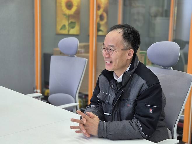 강태훈 <주>지오로봇 대표가 지난 9일 대구 달서구 지오로봇 사옥에서 영남일보와 인터뷰를 하고 있다. 이승엽기자