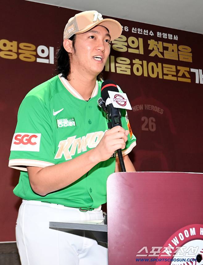 24일 고척스카이돔에서 열린 KIA와 키움의 경기, 경기 전 진행된 키움 히어로즈의 2026 신인선수 환영행사에서 안우진이 인사말을 하고 있다. 고척=허상욱 기자wook@sportschosun.com/2025.09.24/