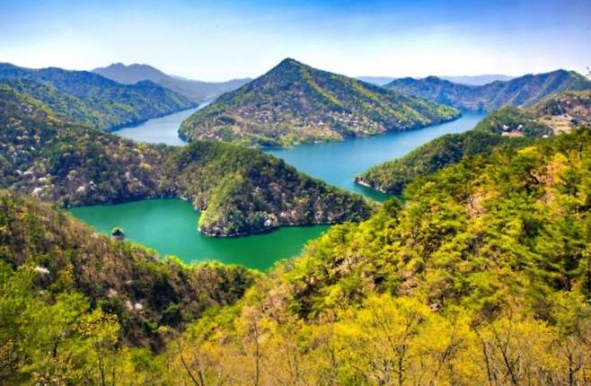 충북 보은군 회남면 대청호. 보은군청