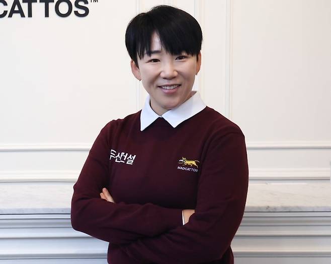 10일 취재진과 인터뷰하는 신지애./매드캐토스