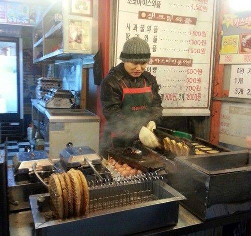 익산 붕어빵 아저씨 김남수씨. 익산시 제공