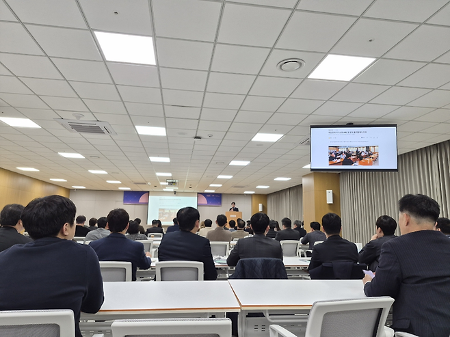 매일경제와 카이스트(KAIST)가 공동 개설한 국내 최초 AI(인공지능) 경영자 과정 ‘카이스트 AIB(AI Business Program)’가 지난 9일 첫 번째 공식 홈커밍데이를 개최했다. [매경AX]