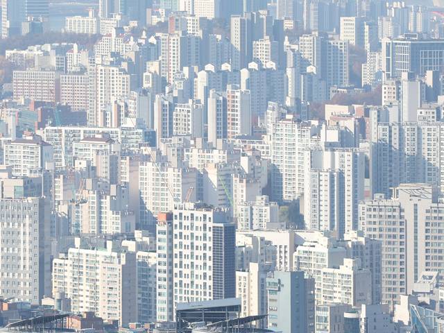 서울 남산에서 내려다 본 아파트.  연합뉴스.