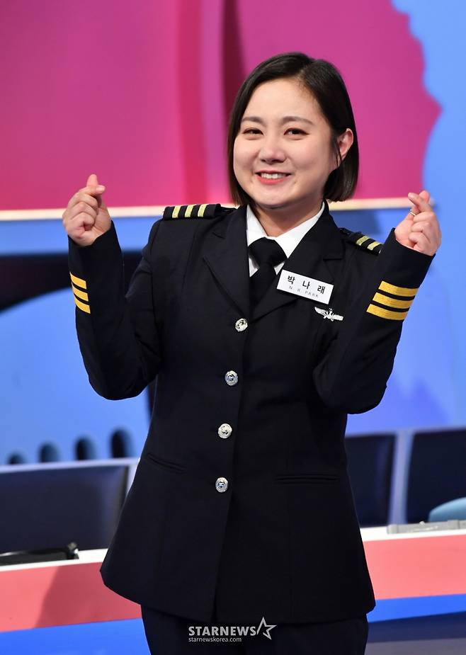 코미디언 박나래가 19일 오후 온라인 생중계로 진행된 KBS 2TV 예능 '걸어서 환장 속으로' 제작발표회에 참석해 포즈를 취하고 있다. 닮은 듯 다른 스타 가족들의 환상 혹은 환장이 될 좌충우돌 해외여행 '걸어서 환장 속으로'는 오는 22일 첫 방송된다. /사진제공=KBS 2023.01.19