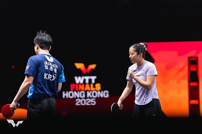 WTT 파이널스 홍콩에 나선 신유빈(오른쪽)과 임종훈 [WTT 인스타그램 캡처. 재판매 및 DB 금지]