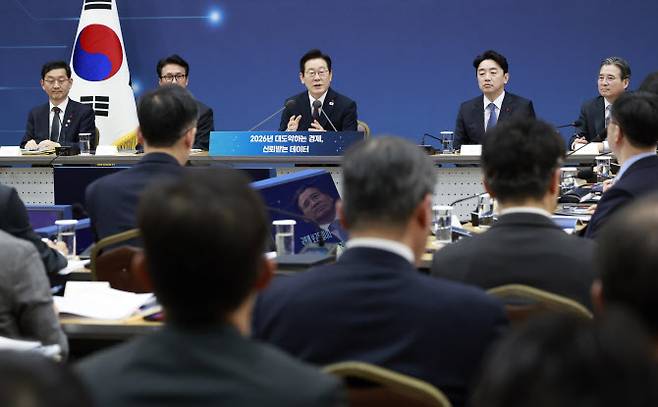 이재명 대통령이 11일 세종시 정부세종컨벤션센터에서 열린 ‘2026년 대도약하는 경제, 신뢰받는 데이터’ 기획재정부(국세청·관세청·조달청)-국가데이터처 업무보고에서 발언하고 있다.(사진=연합뉴스)