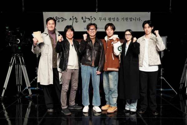 '왕과 사는 남자' 출연진과 장항준 감독 / 사진=㈜쇼박스