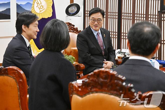 우원식 국회의장이 11일 서울 여의도 국회 의장집무실에서 열린 개혁진보 4당 정치개혁 연석회의 면담에서 인사말하고 있다. (공동취재) 2025.12.11/뉴스1 ⓒ News1 이승배 기자