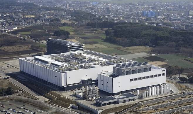 일본 남서부 구마모토현 기쿠요마치에 자리잡은 대만 반도체 제조사 TSMC 공장. AP뉴시스