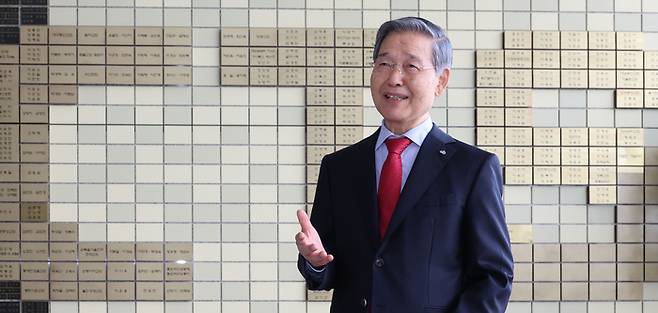 감경철 CTS 기독교TV 회장이 9일 서울 노량진 사옥에서 매일경제와 인터뷰하고 있다. [이승환기자]