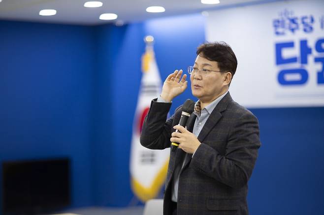 변성완 부산시당 위원장은 자신을 해수부 장관으로 추대하는 운동에 대해 선을 긋고, 부산시당위원장으로 내년 선거에 집중하겠다고 밝혔다. 민주당 제공