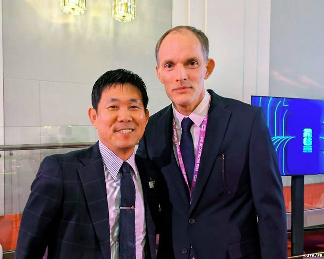 모리야스 하지메(왼쪽) 일본 축구대표팀 감독과 토마스 투헬 잉글랜드 축구대표팀 감독. /사진=일본축구협회 SNS 캡처