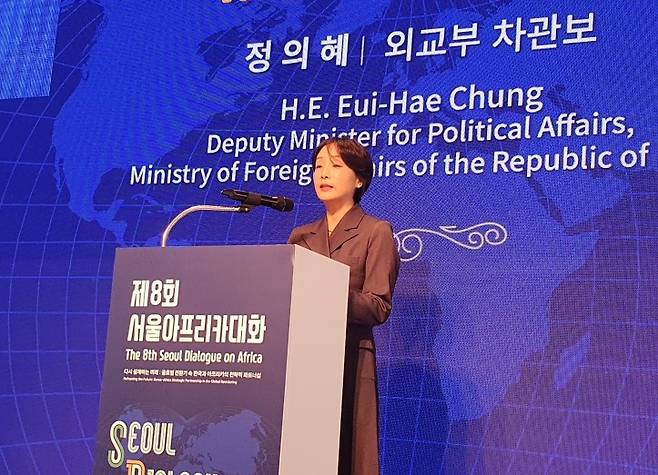 환영사 하는 정의혜 외교부 차관보 (서울=연합뉴스) 박성진 기자 = 정의혜 외교부 차관보가 11일 서울 중구 더플라자호텔에서 열린 '제8회 서울아프리카대화' 환영사를 하고 있다. 2025.12.11 sungjinpark@yna.co.kr