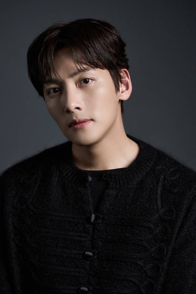 지창욱 