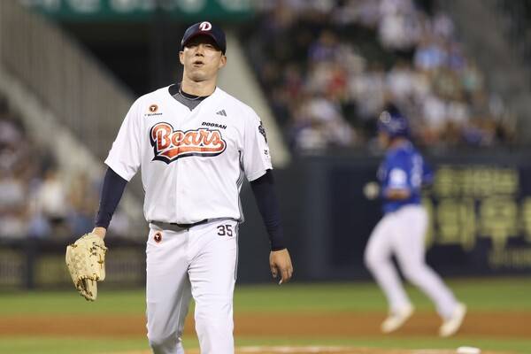 지난 8월 27일 잠실 삼성전에서 1이닝 1실점을 기록한 고효준. (사진=두산)