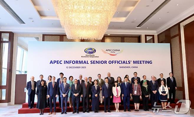 윤성미 2025년 APEC 고위관리회의 의장이 중국 선전에서 개최된 2026년 아시아태평양경제협력체(APEC) 비공식고위관리회의(ISOM)에 참석했다. 2025.12.12. (외교부 제공)