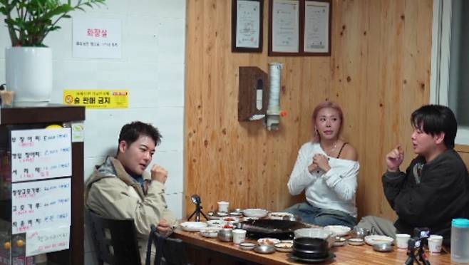 12일 방송하는 '전현무계획3' 9회에서는 전현무와 곽튜브가 강원도 인제와 홍천으로 '여행하다 들리는 맛집' 탐방을 떠난다. 전현무와 곽튜브는 인제에서 1978년 개업한 막국수 맛집을 찾아 100% 감자전과 막국수 먹방을 펼친다. 이어 홍천에서는 고등어 두부구이와 비지찌개를 즐긴다.