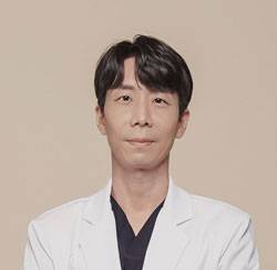 더본안과 최헌진 원장