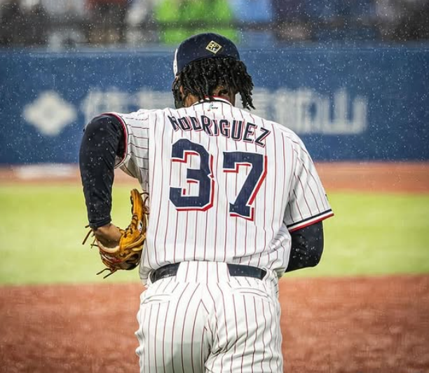 롯데 자이언츠 새 외국인 투수 엘빈 로드리게스. 개인 SNS 캡처