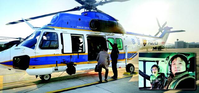 ▲11일 강원경찰청 항공대에서 참수리 헬기 취항식을 마치고 탑승 인원들이 내리고 있다. 참수리는 14인승 중형급 헬기로 첨단 항공전자장비가 탑재됐다.&nbsp; ▲ 이날 본지 기자가 참수리 헬기를 타고 있는 모습. 뛰어난 안정성과 편의성이 돋보였다. 신재훈 기자