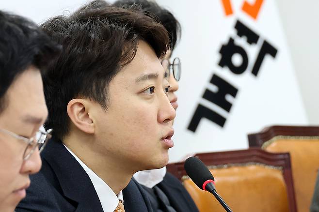 이준석 개혁신당 대표가 지난 11일 국회에서 열린 최고위원회의에서 발언하고 있다. [연합]