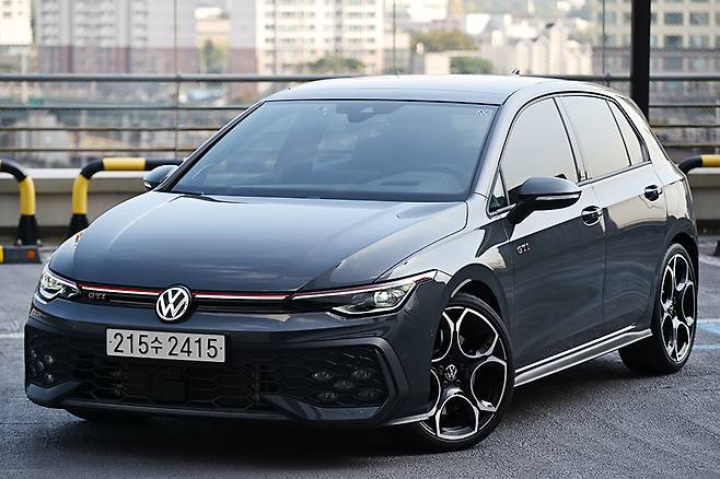 폭스바겐 골프 GTI. 사진: 김학수 기자
