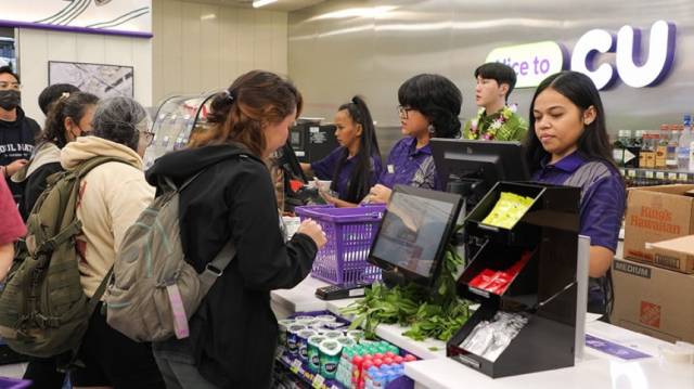 CU 하와이 1호점 내부. BGF리테일 제공