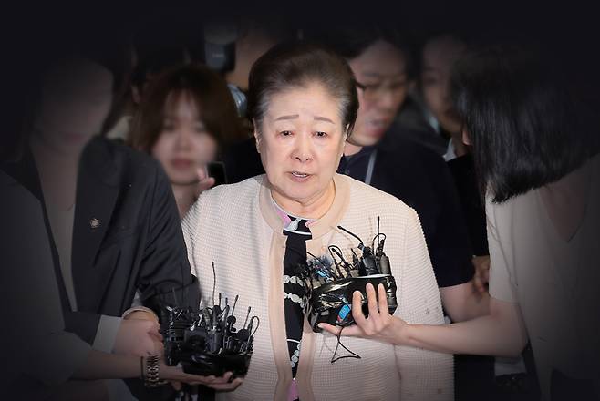 한학자 통일교 총재가 9월17일 서울 종로구 KT광화문빌딩에 마련된 민중기 특별검사팀 사무실에 피의자 신분으로 출석하고 있다. ⓒ시사저널 임준선