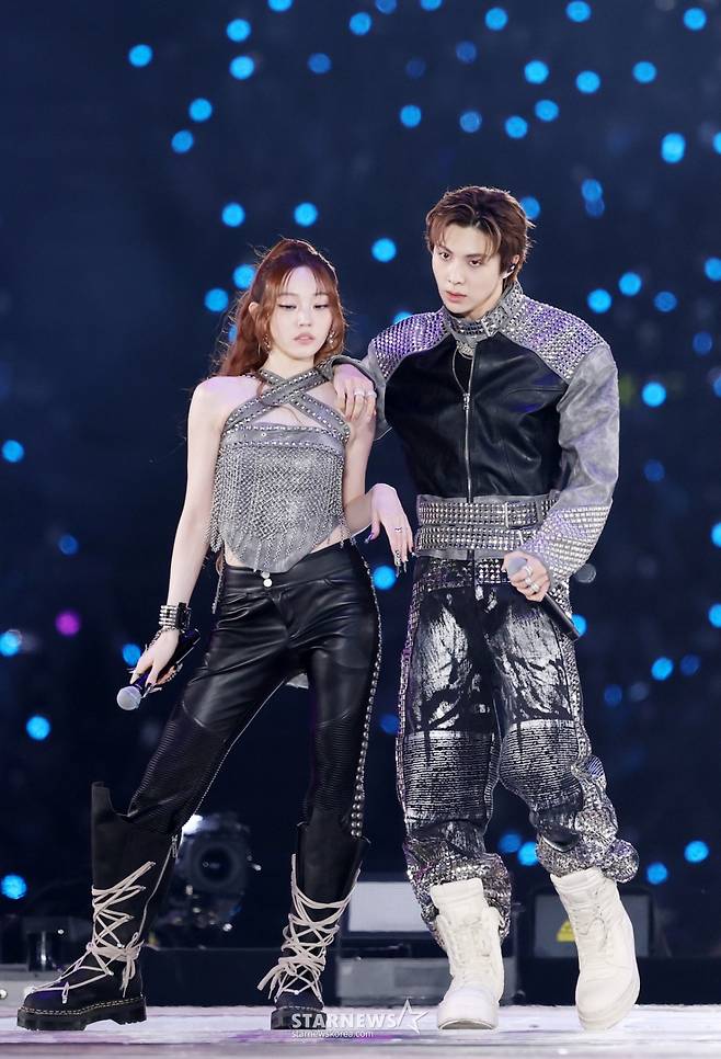 그룹 올데이프로젝트 영서, 우찬이 6일 대만 가오슝 내셔널 스타디움에서 진행된 스타뉴스 주최 '10주년 아시아 아티스트 어워즈 2025(10th Anniversary Asia Artist Awards 2025, '10주년 AAA 2025')에서 멋진 무대를 선보이고 있다.  12월 6일~7일 양일에 걸쳐 가오슝 내셔널 스타디움에서 펼쳐지는 '10주년 아시아 아티스트 어워즈 2025(10th Anniversary Asia Artist Awards 2025, '10주년 AAA 2025')'와 페스타 'ACON 2025'는 MTN(머니투데이방송)과 위버스(Weverse)를 통해 각각 TV와 온라인 스트리밍으로 생중계 된다.  /2025.12.06 /사진=김휘선 hwijpg@