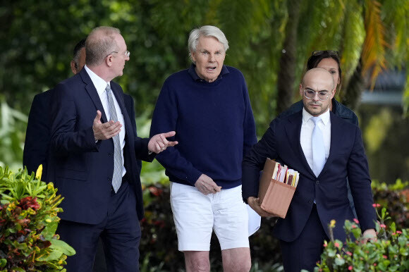 성착취 혐의를 받고 있는 전 CEO 마이클 제프리스. 자료=연합뉴스