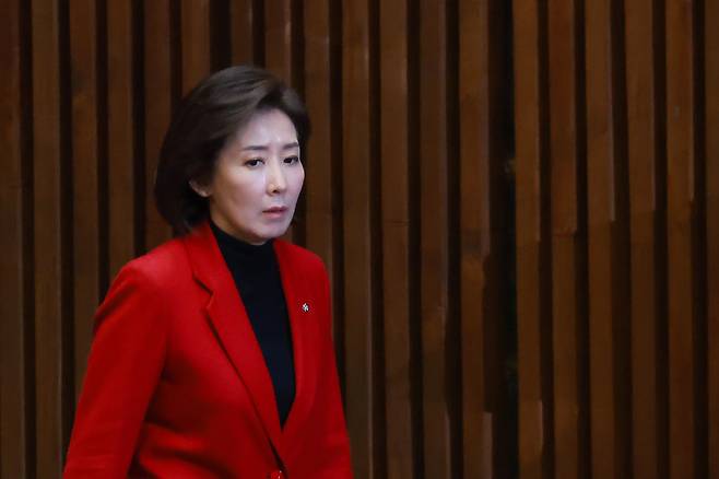 국민의힘 나경원 의원이 지난 11일 국회에서 열린 12월 임시국회 1차 본회의에 참석하고 있다. 연합뉴스