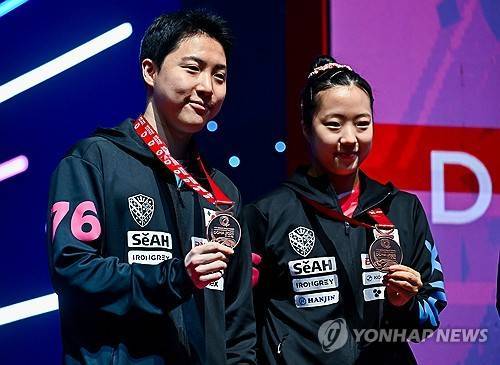 임종훈(왼쪽)-신유빈. ⓒ연합뉴스