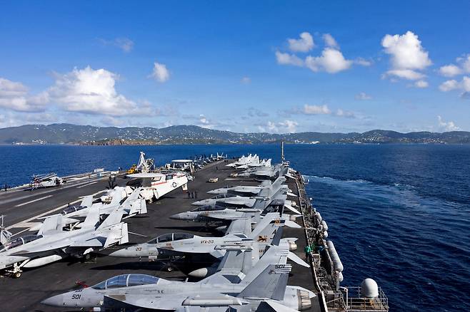 베네수엘라 인근에 머무르고 있는 미국 항공모함 '제럴드 포드' /로이터=연합뉴스