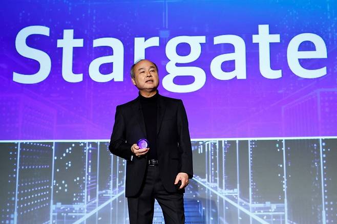 손정의 소프트뱅크 그룹 회장이 2월 3일 일본 도쿄에서 열린 기업 대상 AI 활용 전략 설명 행사에 참석한 모습. 사진=로이터·연합뉴스