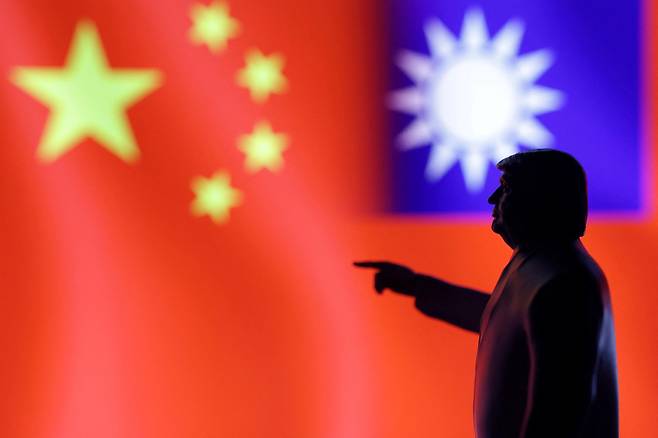 A 3D-printed miniature model depicting U.S. President Donald Trump, Chinese flag and fragment of Taiwanese flag in this illustration taken on April 17. [REUTERS/YONHAP]