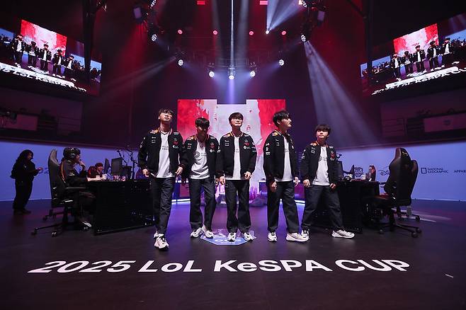 T1 선수단. 한국e스포츠협회 제공