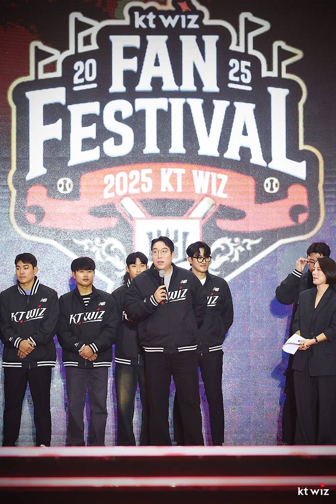 ▲ 마이크를 잡은 김현수 ⓒKT 위즈