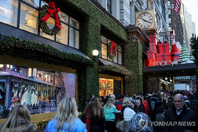 뉴욕 센트럴스퀘어의 메이시스 백화점 앞 [AFP=연합뉴스. 재판매 및 DB 금지]
