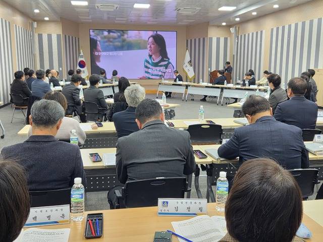 경주시가 15일 시청 대회의실에서 지역대학과 함께 상생협의회를 개최하고 핵심비전을 발표하고 있다. 강시일 기자