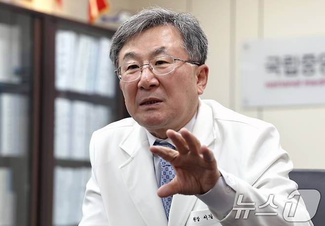서길준 국립중앙의료원장이 서울 중구 국립중앙의료원에서 뉴스1과 인터뷰하고 있다. 2025.12.5/뉴스1 ⓒ News1 구윤성 기자