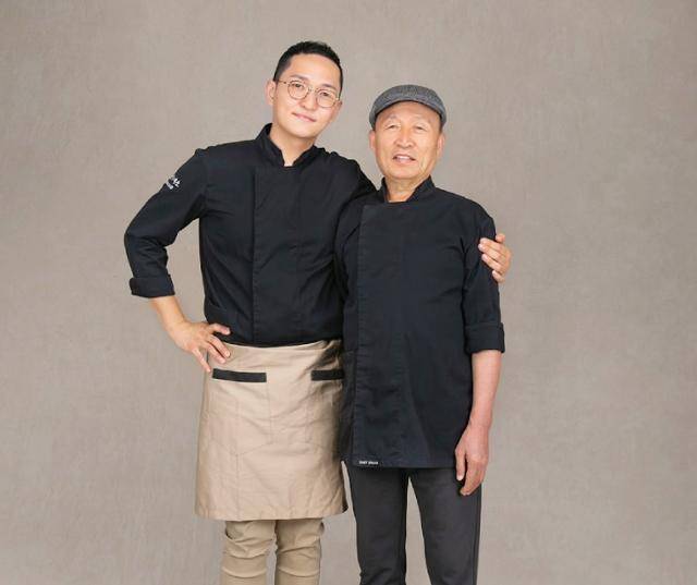 서울약재소의 류종혁, 류기증 부자. 서울약재소 제공