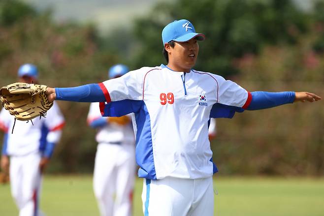 2009.02.20 <WBC야구대표팀 하와이전훈>20일 오전(한국시간) 미국 하와이 센트럴오아후구장에서 열린 월드베이스볼클래식 야구대표팀 전지훈련에서 류현진이 수비연습중 세이프를 외치고 있다.하와이=김민규 기자 mgkim@joongang.co.kr