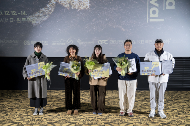 ▲ 강원독립영화협회(회장 박주환)가 주최한 ‘2025 햇시네마 페스티벌’이 12일부터 14일까지 원주 롯데시네마 무실점에서 열렸다. 사진은 14일 진행된 시상식.