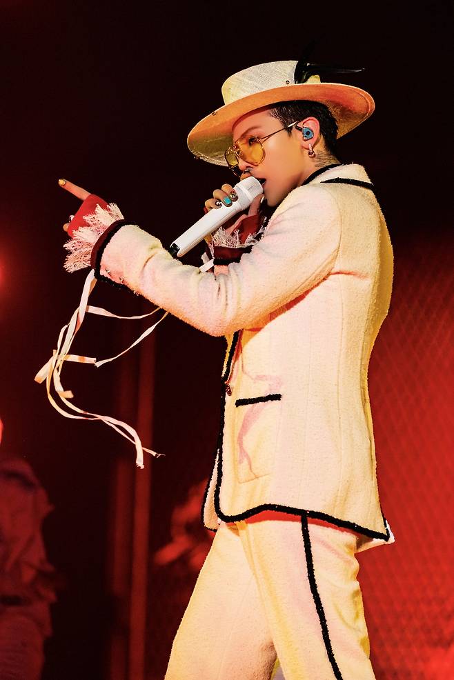 G-Dragon performs during the “G-Dragon 2025 World Tour Ubermensch in Seoul: Encore," held at Gocheok Sky Dome on Sunday. (Galaxy Corporation)