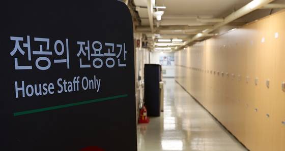 A residents-only area inside a university hospital in Seoul is seen on June 25. [NEWS1]