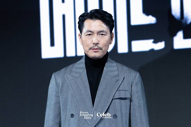 Actor Jung Woo-sung poses for photos during a press conference for the Disney+ series “Made in Korea” at the Grand InterContinental Seoul Parnas in southern Seoul on Dec. 15. [DANIELA GONZALEZ PEREZ]